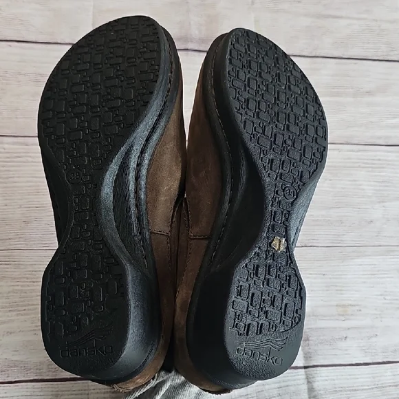 Dansko Sz 38 Brown Flats Sleek Slip-On Loafers - Picture 4 of 15